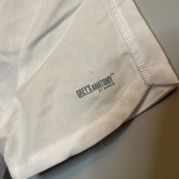 Greys Anatomy by Barco Women’s White V-Neck Scrub Top Size X Small - Picture 5 of 14